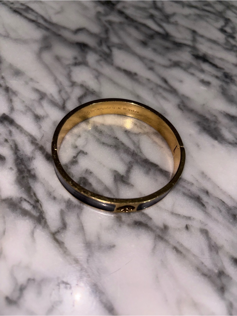 Kate Spade Black Enamel Gold Spade Hinged Bangle - Picture 7 of 8